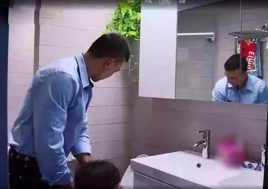 陳小春曬出香港豪宅！不貼瓷磚顯空曠，「看清地面裝修」網友大呼：有個性更有實力