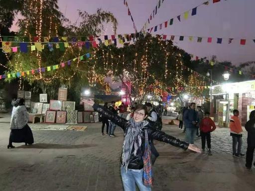 53歲陳法蓉單身生活超精彩「攜手與父環遊世界」　狀態良好「牛奶肌顯女神風範」父女溫馨相守