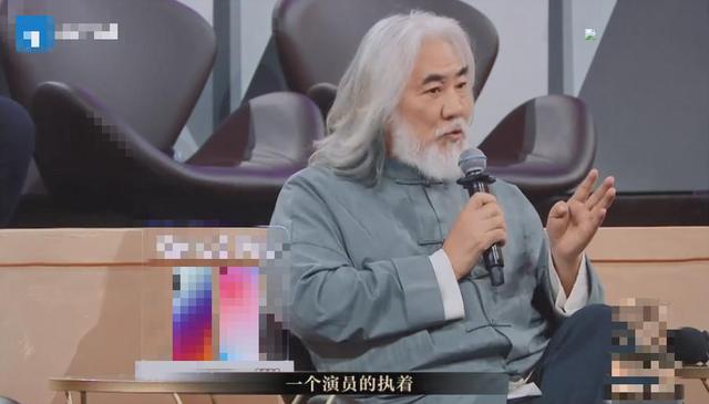 67歲還演愛情戲?劉曉慶與24歲鮮肉演情侶,舞台上當場卸妝 鏡頭拉近後「年紀」完全暴露