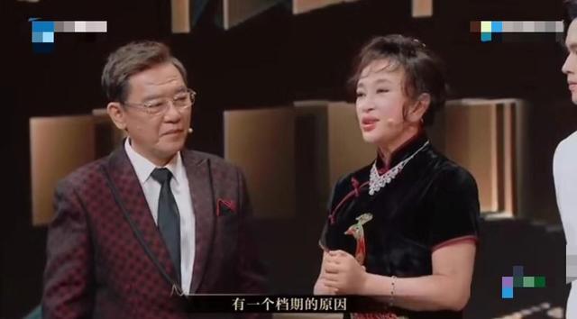 67歲還演愛情戲?劉曉慶與24歲鮮肉演情侶,舞台上當場卸妝 鏡頭拉近後「年紀」完全暴露