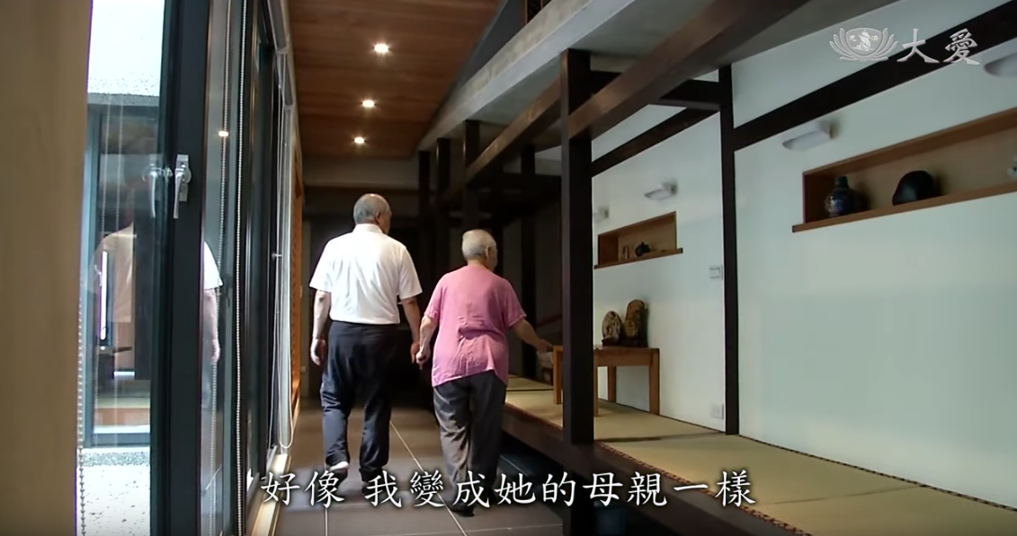 72歲醫生花2年「替失智母打造陽光玻璃屋」母子同住　「全依媽媽需求設計」各自擁空間：想親自守護