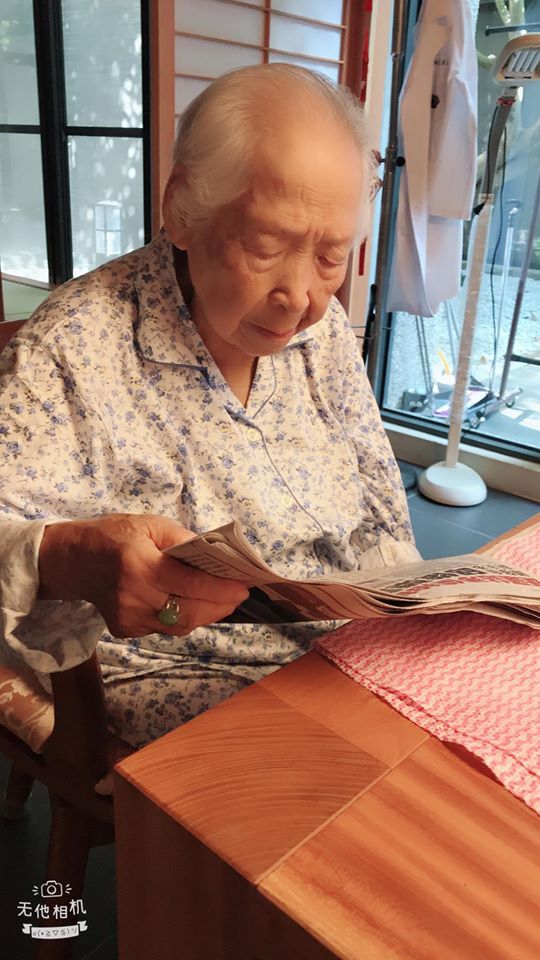 72歲醫生花2年「替失智母打造陽光玻璃屋」母子同住　「全依媽媽需求設計」各自擁空間：想親自守護