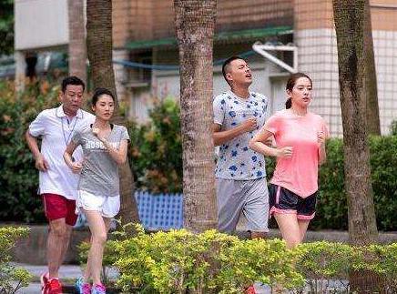 一夫兩妻！兩女共侍一夫37年 「2個妻子和諧同住一棟樓」 九旬母親卻住養老院