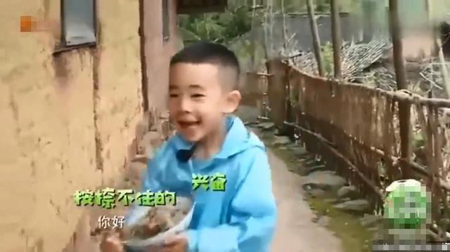 Jasper說謊不承認！陳小春「氣得踢飛碗筷」嚇壞眾人，事後「教育方式」卻讓人佩服 