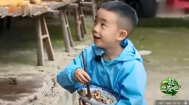 Jasper說謊不承認！陳小春「氣得踢飛碗筷」嚇壞眾人，事後「教育方式」卻讓人佩服 