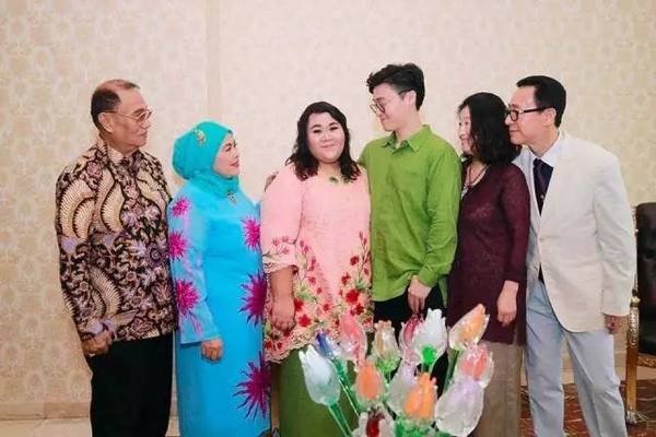 真愛無敵！胖女孩戀上南韓歐巴被酸「醜胖超不配」　「結婚照曝光」驚覺：吃天鵝肉的是帥哥 