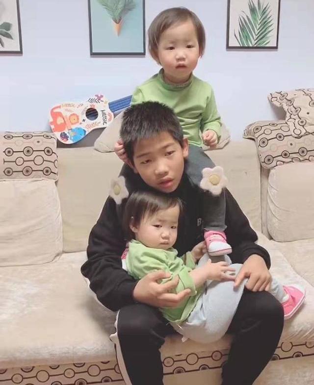 如願以償？兒子向媽媽「要了10年妹妹」　不料寶媽一口氣「生了倆」兒子：生無可戀 