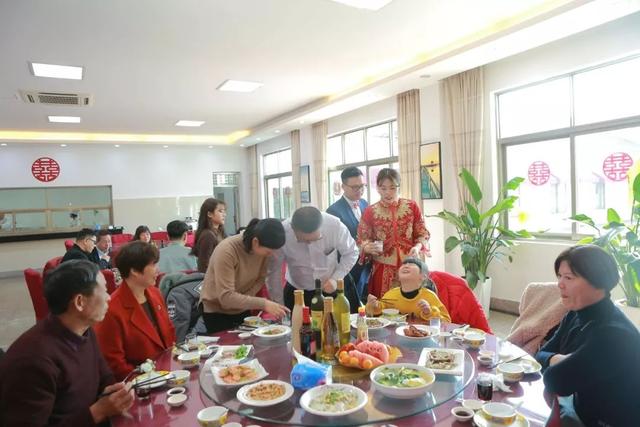 年收入9億！富二代結婚「婚宴沒有龍蝦鮑魚」還只請30個人　直到「老父親暖心致詞」賓客含淚：嫁對人了
