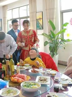 年收入9億！富二代結婚「婚宴沒有龍蝦鮑魚」還只請30個人　直到「老父親暖心致詞」賓客含淚：嫁對人了