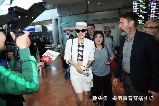 電影臉果真名不虛傳！章子怡「大學寫真」曝光，穿粉色連體短褲清純大方，氣質超群引人羨