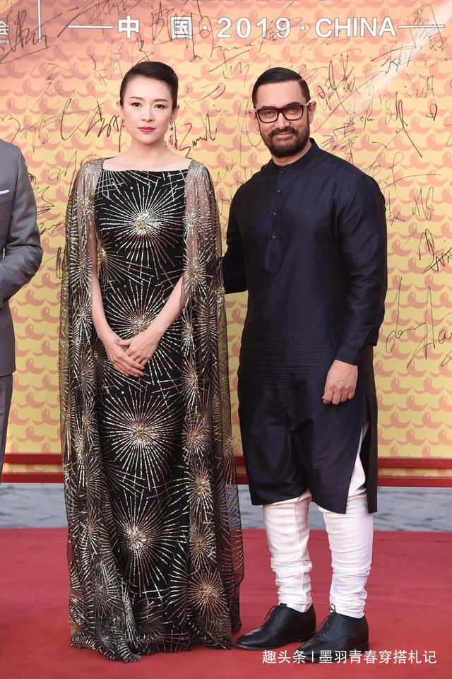 電影臉果真名不虛傳！章子怡「大學寫真」曝光，穿粉色連體短褲清純大方，氣質超群引人羨