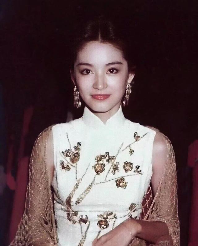 同胞不同命？妹妹是林青霞，她卻嫁外地「靠退休金度日」 姐妹二人36年才相認：平淡也很好