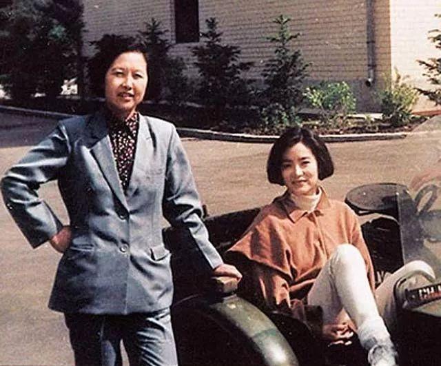 同胞不同命？妹妹是林青霞，她卻嫁外地「靠退休金度日」 姐妹二人36年才相認：平淡也很好