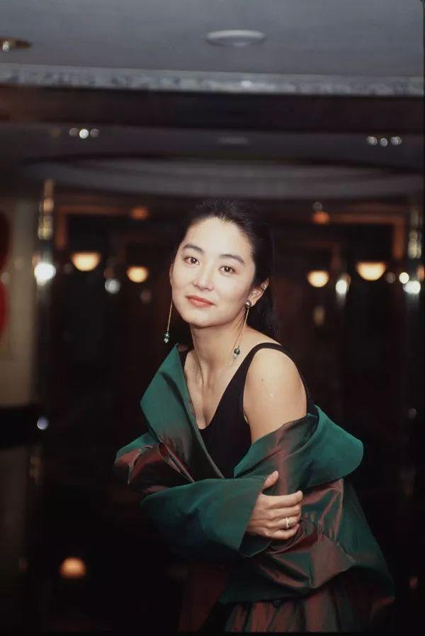 同胞不同命？妹妹是林青霞，她卻嫁外地「靠退休金度日」 姐妹二人36年才相認：平淡也很好