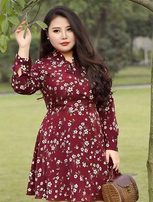 帶「100公斤妻子」參加同學聚會，遭全班人嘲笑，她脫掉外套後「接下來發生的一幕」讓大家傻住 