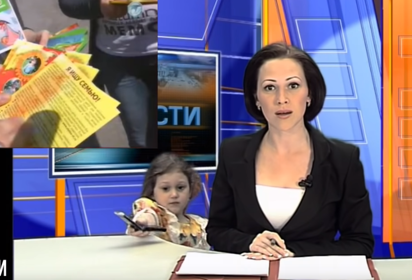 女主播報新聞「呆萌女兒突然亂入鏡頭」：馬麻妳有訊息！被推開「下秒無辜神情」觀眾融化：想多看幾眼