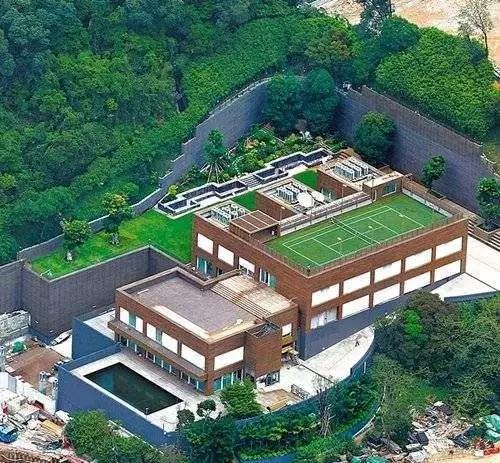 林青霞11億「700坪豪宅裝潢曝光」泳池分室內外 　「每間臥室都設衣帽間」內附電影院整天不需出門