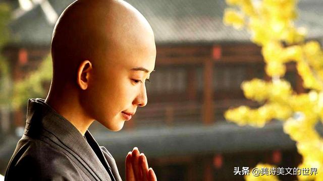 清朝一名「19歲寡婦」想改嫁遭全村反對，她寫了25個字到官府，縣官看後「揮筆寫下一字判詞」：嫁！