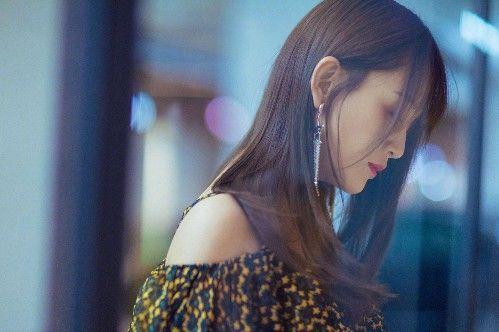 陳喬恩終於換髮型！「空氣瀏海飄仙氣」如20歲少女　與謝娜合照「白皙皮膚苗條身材」更顯青春凍齡