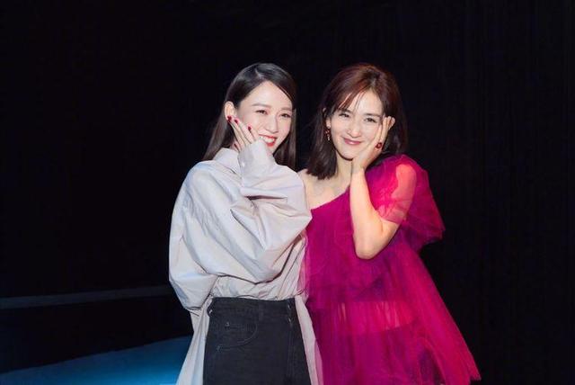 陳喬恩終於換髮型！「空氣瀏海飄仙氣」如20歲少女　與謝娜合照「白皙皮膚苗條身材」更顯青春凍齡