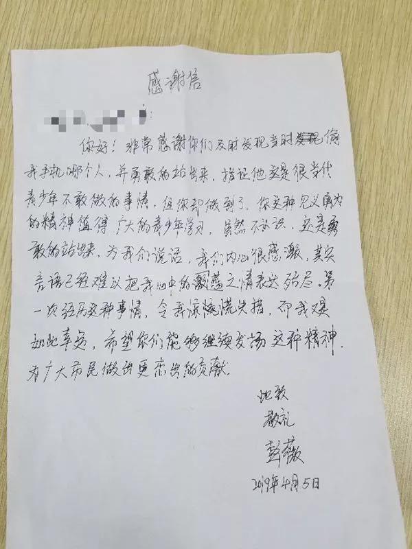 感動無所不在！地鐵上老夫妻「餓到發慌」無助流淚　年輕人二話不說「遞出自己的便當」：舉手之勞