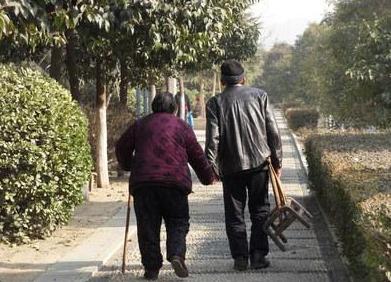 老人拆遷獲得「600萬補償款」，兒女紛紛上門討要，「老人的做法」很高明卻讓人心酸