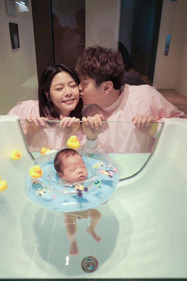 姊妹好幸福！葉家妤「為愛當家庭主婦8年」凍齡看不出2寶媽　白家綺「再婚生子復出」同樣美翻