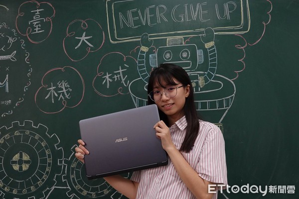 靠補助生活12年！單親女學生「窮到與母共吃一碗飯」奮發向上　金榜題名「不辜負養育之恩」感動喊：換我照顧你