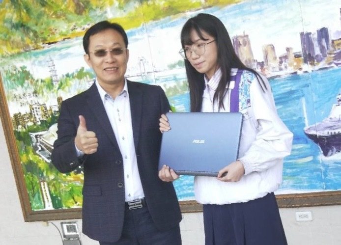 靠補助生活12年！單親女學生「窮到與母共吃一碗飯」奮發向上　金榜題名「不辜負養育之恩」感動喊：換我照顧你