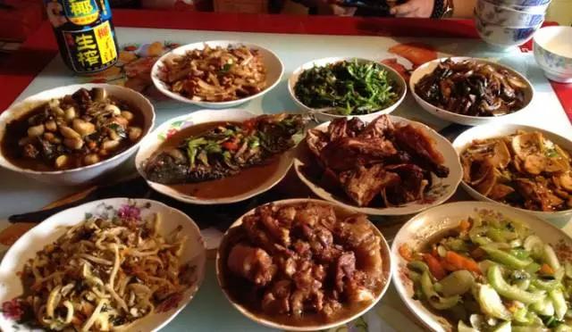小時候的過年，才是過年！大魚大肉「團圓飯限定」滿心期待　一年「只買一次衣服」捨不得穿