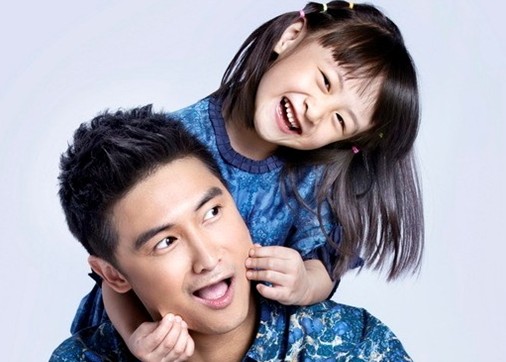 小天使長大了！《爸爸去哪兒》Cindy「暴風抽高」超過田亮肩膀　「身高直逼170」網讚翻：模特兒基因