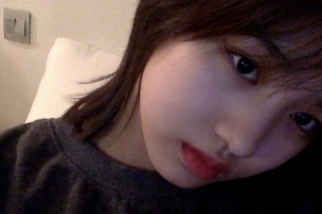 章子怡繼女站C位「撩髮扭腰甩頭」舞力全開　曬自拍反差萌「娃娃臉清秀甜美」多才多藝