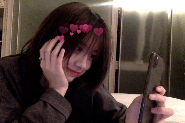 章子怡繼女站C位「撩髮扭腰甩頭」舞力全開　曬自拍反差萌「娃娃臉清秀甜美」多才多藝