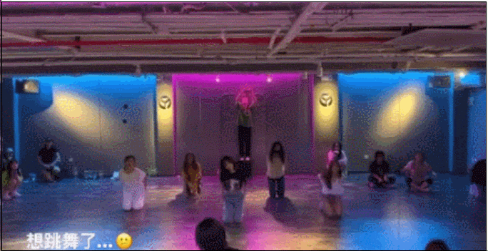 章子怡繼女站C位「撩髮扭腰甩頭」舞力全開　曬自拍反差萌「娃娃臉清秀甜美」多才多藝