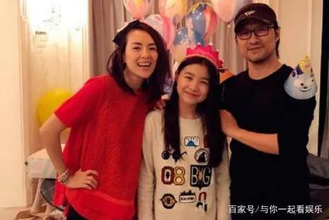 章子怡繼女站C位「撩髮扭腰甩頭」舞力全開　曬自拍反差萌「娃娃臉清秀甜美」多才多藝