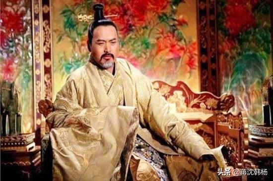 宰相夫人走後，皇帝：朕的寵妃賜給你，他大喜謝恩卻不知「綠光罩頂」有苦難言