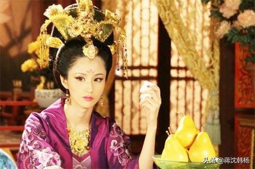 宰相夫人走後，皇帝：朕的寵妃賜給你，他大喜謝恩卻不知「綠光罩頂」有苦難言