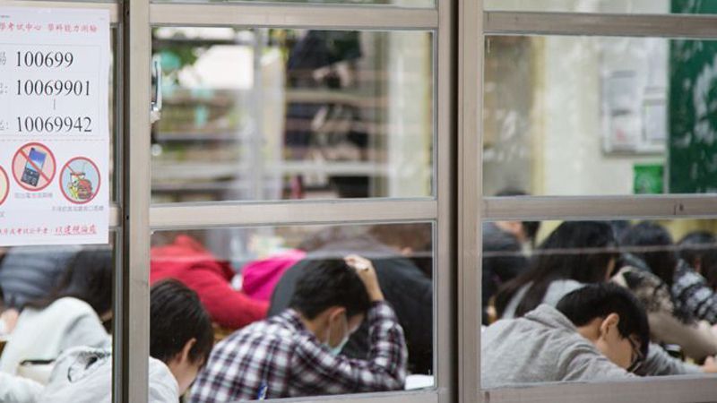 總是吊兒啷噹！朋友「靠作弊考上建中」怕露餡暴瘦5公斤　3年後「下場讓人跌破眼鏡」：環境很重要