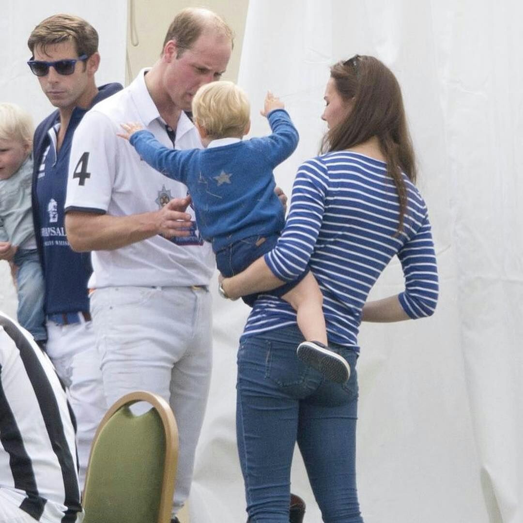 英王室劍橋兄弟「撒嬌求抱抱」瞬間：小兒子路易最愛黏爸爸，哥哥喬治帥氣與可愛兼具