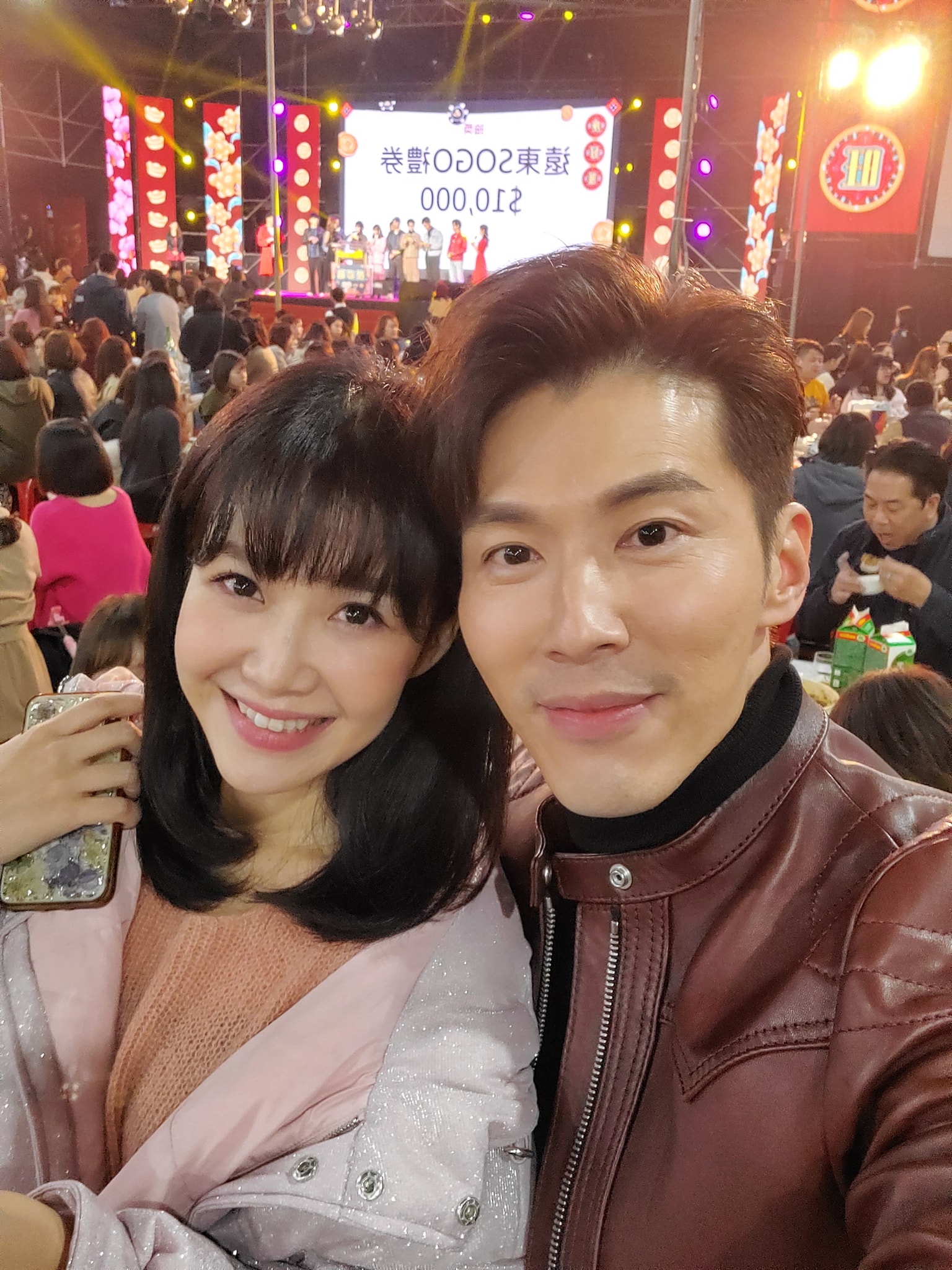賺的拿來寵妻小！黃少祺「大手筆豪發6位數」給愛妻：犒賞她最辛苦　「厚厚一疊送2兒」笑喊全存進戶頭