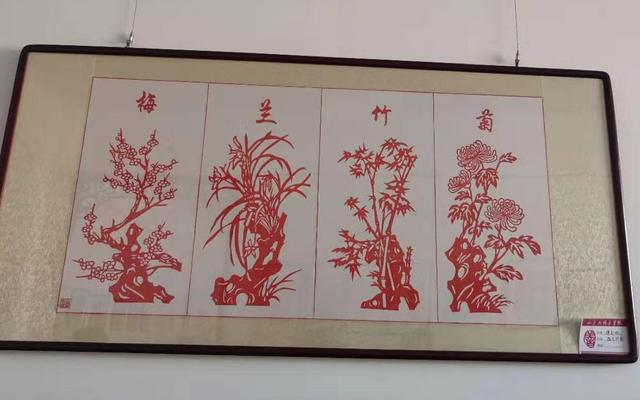 代代相傳好手藝！巧婦「用剪紙作畫」工法細膩分明　新年賀歲「365個福字連成一幅畫」：天天都幸福