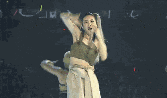 蔡依林現身機場「穿羽絨服配喇叭褲」低調有型　156公分小個子「視覺身高170」靠穿搭成完美比例