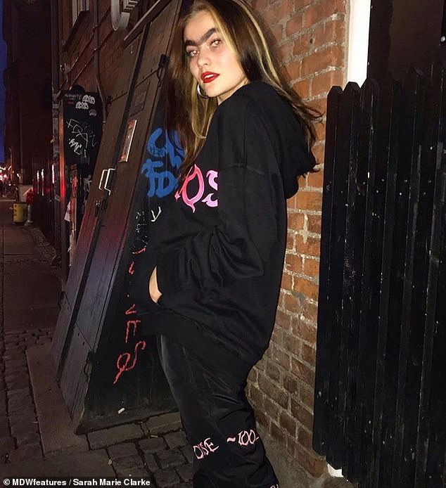 大膽做自己吧！18歲女模「超霸氣連心眉」爆紅全網　卸下濃妝「露出廬山真面目」呼籲女孩：別怕不一樣
