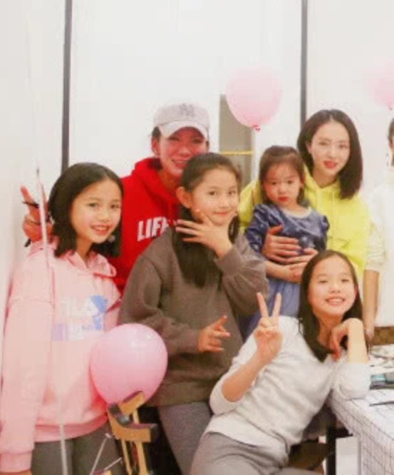 女星恢單後「為6歲女慶生」越長越漂亮! 現場美女如雲「鍾麗緹女兒驚喜現身」氣質出眾像媽媽