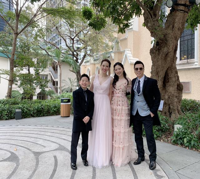 甄子丹愛女16歲慶生！「五官精緻身材苗條」複製爸媽美貌　回顧童年照片靈巧可愛「轉型成熟高雅風」