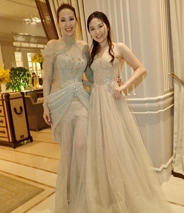 甄子丹愛女16歲慶生！「五官精緻身材苗條」複製爸媽美貌　回顧童年照片靈巧可愛「轉型成熟高雅風」