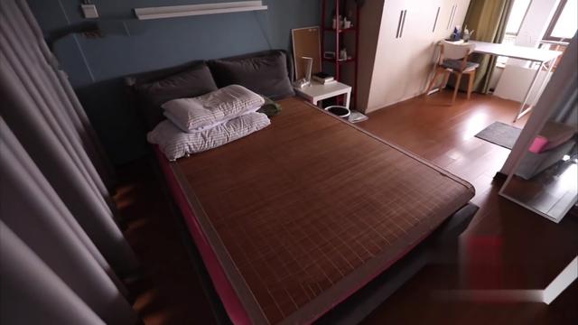 毫無隱私！姐弟倆住8坪房子太尷尬，設計師妙手回春    巧變三室三廳