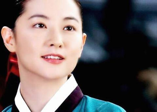 好幸運！台灣人妻嫁到南韓「陪兒彩排驚見李英愛」　驚喜合照「同學媽媽是女神」：歲月不敗女人