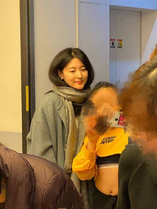 好幸運！台灣人妻嫁到南韓「陪兒彩排驚見李英愛」　驚喜合照「同學媽媽是女神」：歲月不敗女人