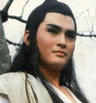 長跑21年結婚步晚年！「千面小生」顧冠忠笑喊：一生感情都給老婆　67歲身材仍超完美「凍齡帥樣」驚艷網友